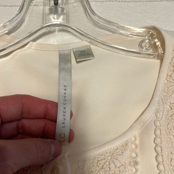 Lauren Conrad Sheer Blouse with Lace Decoration - Picture 4 of 9